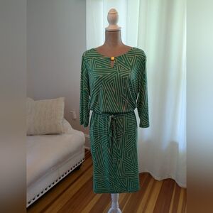 Jessica Howard Green and Beige Print Dolman Sleeve Dress